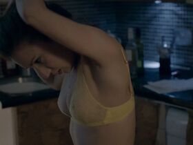 Эстер Смит секси – Молокососы s07e05 (2013) #6