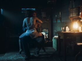 Ванесса Лойбль голая – Наши чудесные годы (2020) #10