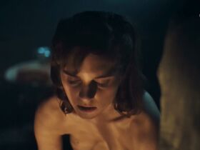 Ванесса Лойбль голая – Наши чудесные годы (2020) #5