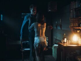 Ванесса Лойбль голая – Наши чудесные годы (2020) #6