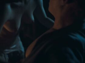 Ванесса Лойбль голая – Наши чудесные годы (2020) #7