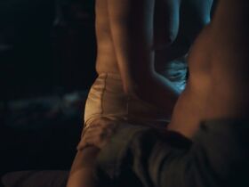 Ванесса Лойбль голая – Наши чудесные годы (2020) #8