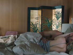 Хейли Беннетт секси – Глотай (2019) #12