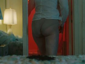 Хейли Беннетт секси – Глотай (2019) #13