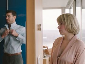 Хейли Беннетт секси – Глотай (2019) #3