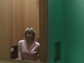 Хейли Беннетт секси – Глотай (2019) #4