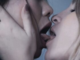 Ян Гэ голая – Голышом (2018) #17