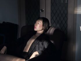 Ян Гэ голая – Голышом (2018) #6