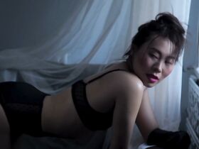 Ян Гэ голая – Голышом (2018) #7