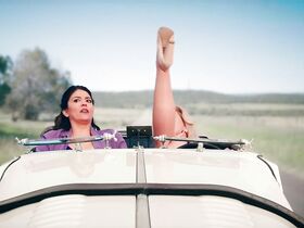 Джейн Краковски секси – Шмигадун! s01e05 (2021) #2