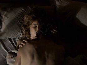 Карла Юри секси – Интриго: Дорогая Агнес (2019)