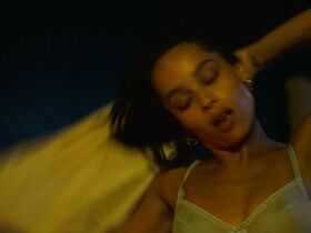 Зои Кравиц голая – Меломанка s01e01, e06, e09 (2020) #2