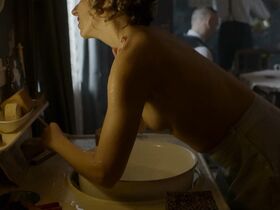 Бернадетт Митак голая, Ханна Палош голая – Будапештский нуар (2017) #6