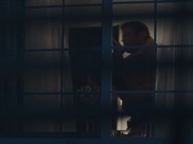 Джессика Макнэми секси, Джин Луиза Келли секси – Сосед (2018) #2