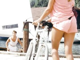 Урсула Карвен секси – Ein irres Feeling (1984) #4