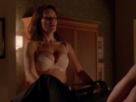 Эмили Суоллоу секси – Как избежать наказания за убийство s02e15 (2016) #5