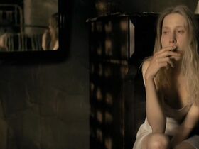 Катариина Унт голая – Сомнамбула (2003) #30