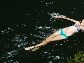 Джулианна Николсон секси, Карен Кинтеро секси, Лаура Кастрильон секси – Обезьяны (2019) #11