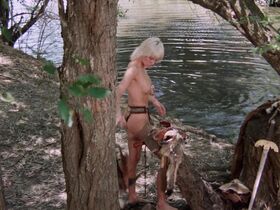 Даница Кингсли голая, Минди Миллер голая – Амазонки (1986) #2