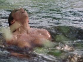 Даница Кингсли голая, Минди Миллер голая – Амазонки (1986) #4