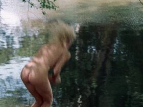 Даница Кингсли голая, Минди Миллер голая – Амазонки (1986) #5