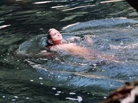 Даница Кингсли голая, Минди Миллер голая – Амазонки (1986) #7
