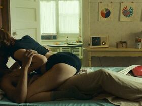 Зои Дойч секси – Коллекторша (2019)