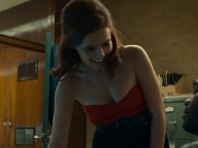 Зои Дойч секси – Коллекторша (2019) #10