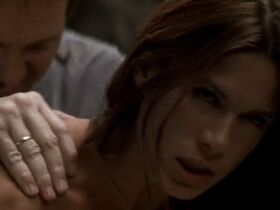 Рона Митра секси, Лора Линни голая – Жизнь Дэвида Гейла (2003) #8
