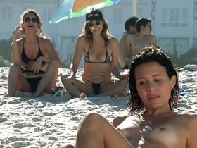 Зезе Полесса голая, Жулиана Кнуст голая – Lost and Found (2007) #15