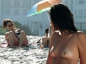 Зезе Полесса голая, Жулиана Кнуст голая – Lost and Found (2007) #17