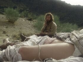 Линн Фредерик голая – Четыре всадника Апокалипсиса (1975) #5