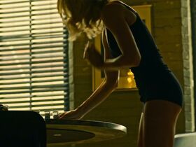 Лора Вандервурт секси, Тристан Риск голая – Бешеная (2019) #10