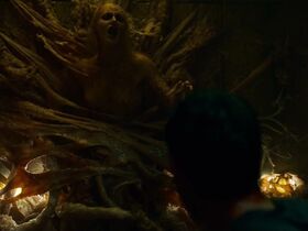 Лора Вандервурт секси, Тристан Риск голая – Бешеная (2019) #11