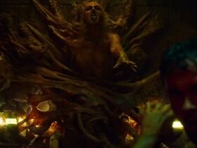 Лора Вандервурт секси, Тристан Риск голая – Бешеная (2019) #12