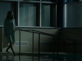 Лора Вандервурт секси, Тристан Риск голая – Бешеная (2019) #2