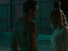 Лора Вандервурт секси, Тристан Риск голая – Бешеная (2019) #3