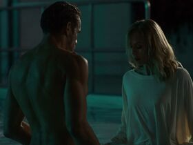 Лора Вандервурт секси, Тристан Риск голая – Бешеная (2019) #4