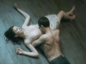 Татьяна Пешкова голая – Контакт (2005)