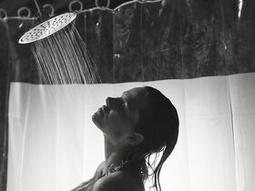 Ванесса Александр секси – Ультрафиолет s02e07 (2019) #2