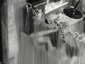 Ванесса Александр секси – Ультрафиолет s02e07 (2019) #3