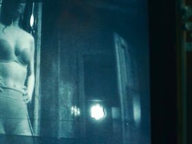 Ванесса Александр секси – Ультрафиолет s02e07 (2019) #7