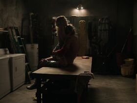 Эрин Оунби голая, Келли Бёрглунд голая – Хилы s01e03 (2021) #13
