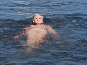 Конни Стивенс голая, Ингрид Седергрен голая – Скорчи (1976) #4