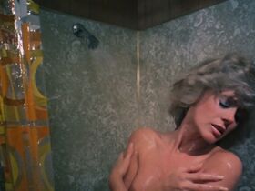 Конни Стивенс голая, Ингрид Седергрен голая – Скорчи (1976) #6
