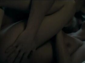 Каролина Шимчак голая, Луиза Янишевская голая – Stars (2017)