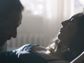 Ханна Альстрём голая, Карис ван Хаутен секси – Стеклянная комната (2019) #7