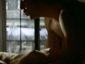 Белинда Бауэр голая, Хелен Керри голая – Зима приносит смерть (1977) #2