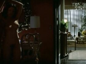 Белинда Бауэр голая, Хелен Керри голая – Зима приносит смерть (1977) #6