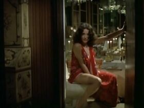 Белинда Бауэр голая, Хелен Керри голая – Зима приносит смерть (1977) #7